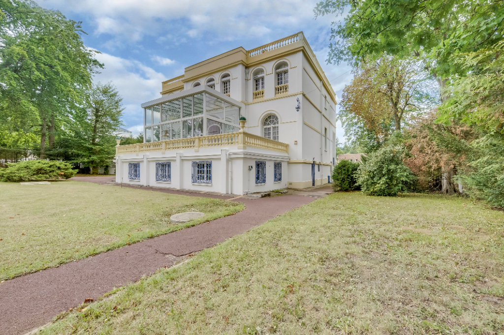 Chantilly Propriété début XX ème siècle avec dépendance Marc Foujols